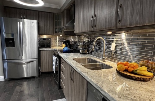 Unionville House | Chic Spacious 3BR Renovated House Central Markham