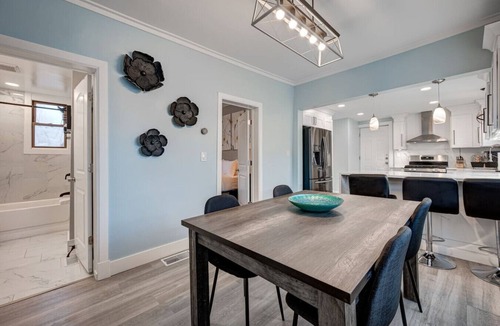 Bucktown Condo | Chic & Spacious Bi-Level Bucktown Condo - Sleeps 8