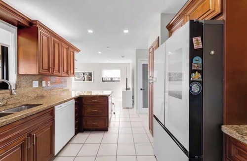 Tamiami House | Chic& spacious Miami home