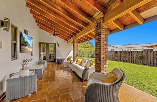 Tamiami House | Chic& spacious Miami home