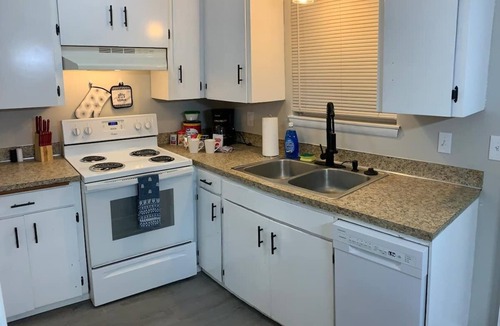 Puyallup Apartment | 🔥CHIC, SPACIOUS, PRIVATE STAY: GREAT LOCATION🔥