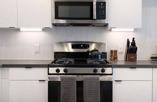 Lyon Street Apartment | Chic Stay 10Min to Disneyland w/Pool,Gym & Parking