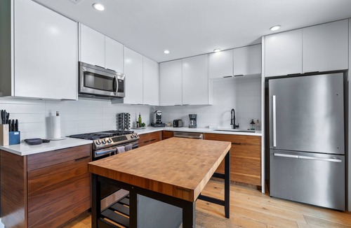 MLK House | Chic Stay for 8, Mins to 6th St & Downtown!
