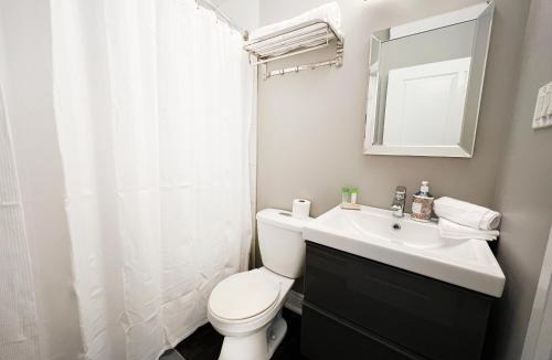 South London Apartment | Chic Stay in Wortley – Walk to Downtown & Parks