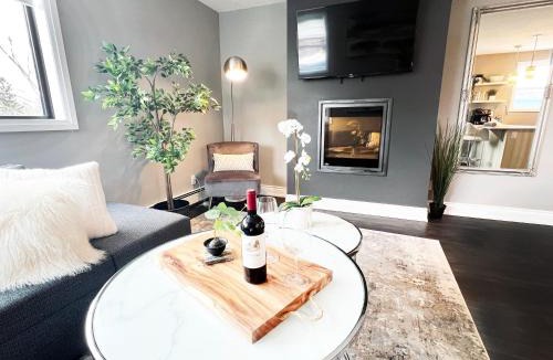 South London Apartment | Chic Stay in Wortley – Walk to Downtown & Parks