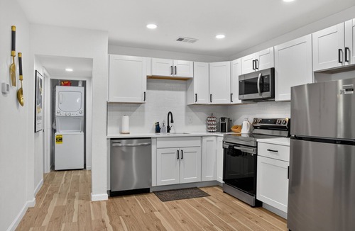 Dallas Apartment | Chic Stay World Cup Free Parking Extended Stays
