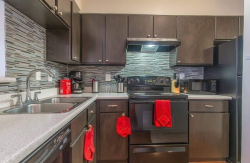 Irving Apartment | Chic Stays 1BR King Suite, Free Parking,Pool & Gym