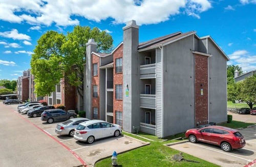 Irving Apartment | Chic Stays 1BR King Suite, Free Parking,Pool & Gym