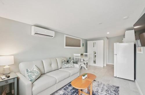 Siesta Key Village Apartment | Chic Studio Cottage - Walk to Siesta Key Beach!