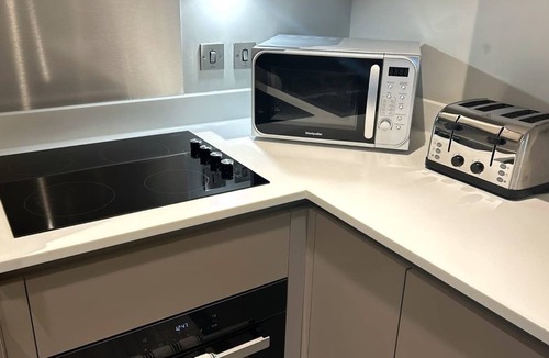 Bracknell Apartment | Chic Studio in Bracknell at convenient location-free parking