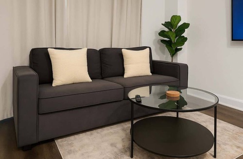 East Hyde Park Apartment | Chic Studio in Historic Hyde Park – Walk to Campus