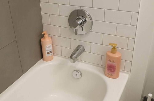 East Hyde Park Apartment | Chic Studio in Historic Hyde Park – Walk to Campus