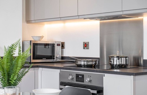 Barnt Green Apartment | Chic Studio in Solihull Centre, NEC