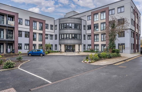 Barnt Green Apartment | Chic Studio in Solihull Centre, NEC