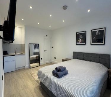 Heston Apartment | Chic Studio Living