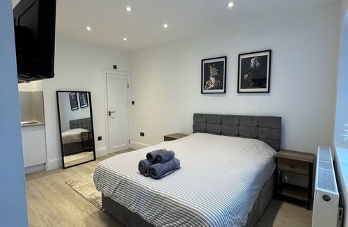 Heston Apartment | Chic Studio Living