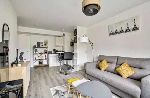 Bezons Apartment | Chic studio near Paris - La Defense