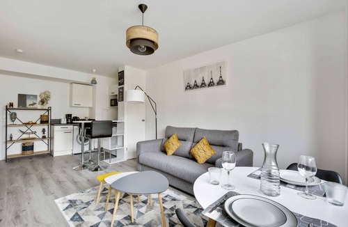 Bezons Apartment | Chic studio near Paris - La Defense