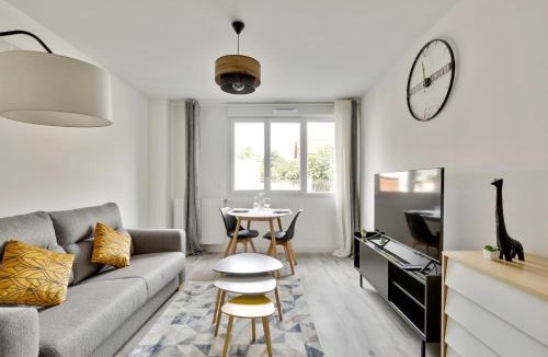 Bezons Apartment | Chic studio near Paris - La Defense