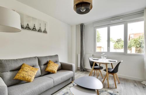 Bezons Apartment | Chic studio near Paris - La Defense