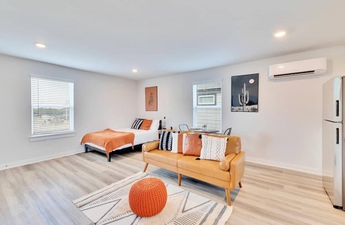 Kyle Apartment | Chic Studio Near TXST University