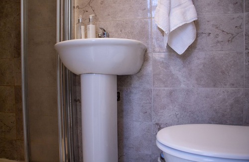 Preston Apartment | Chic Studio Near Wembley Stadium