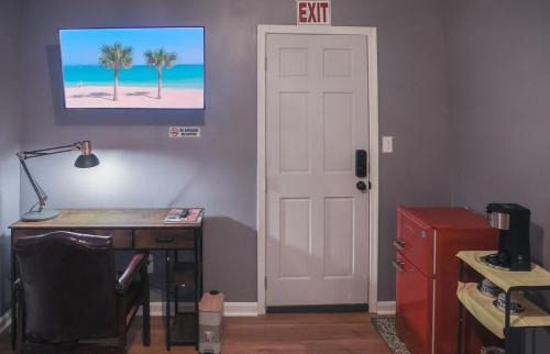 Seabrook Apartment | Chic Studio Retreat - Close to DC & Top Attractions