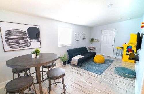 Carver City - Lincoln Gardens House | Chic & Stylish Central location