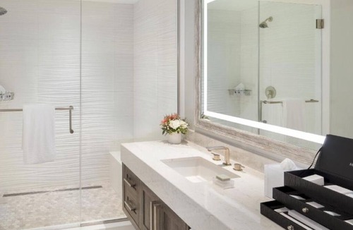 Charlotte Harbor Hotel | Chic Suite w/Harbor Views! Pet Friendly Stay w/Rooftop Pool & Onsite Dining!