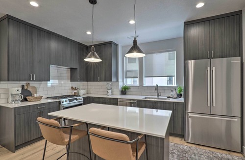 Central Business District House | Chic & Sunny Provo Townhome w/Rooftop Deck!