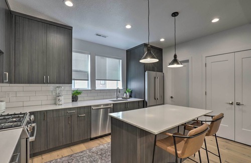 Central Business District Apartment | Chic & Sunny Provo Townhome w/Rooftop Deck!