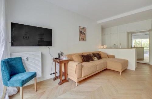 Quartier de la Chapelle Apartment | Chic & Terrasse Privée à Paris