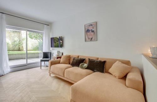 Quartier de la Chapelle Apartment | Chic & Terrasse Privée à Paris