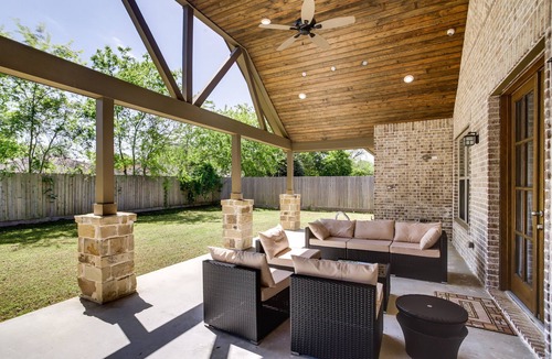Tomball House | Chic Texas Abode w/Patio & Fenced-In Yard!