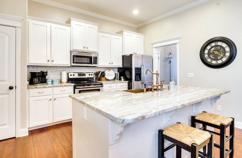 Thomas Square House | Chic Thomas Square Home in Walkable Location!