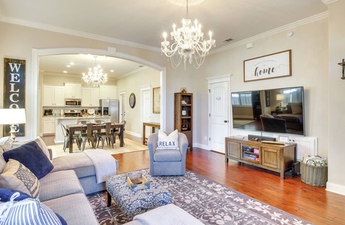 Thomas Square House | Chic Thomas Square Home in Walkable Location!