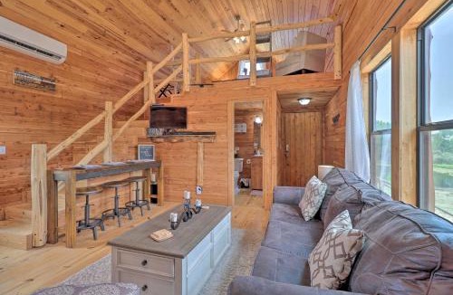 Milam County House | Chic Thorndale Cabin w/Fire Pit & Fishing Pond
