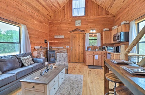 Milam County House | Chic Thorndale Cabin w/Fire Pit & Fishing Pond