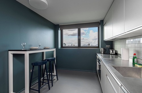 Poplar Apartment | Chic three-bedroom home in Poplar