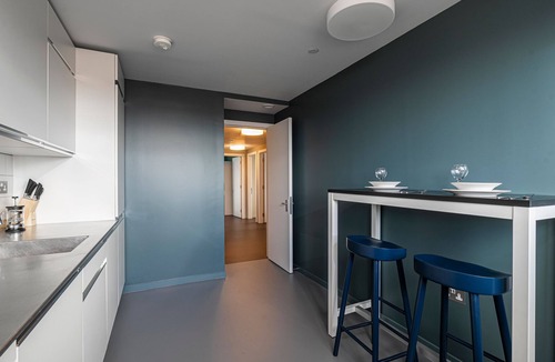 Poplar Apartment | Chic three-bedroom home in Poplar