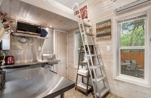 Roswell Cabin | Chic Tiny Cabin | Modern and Cozy Retreat for Two