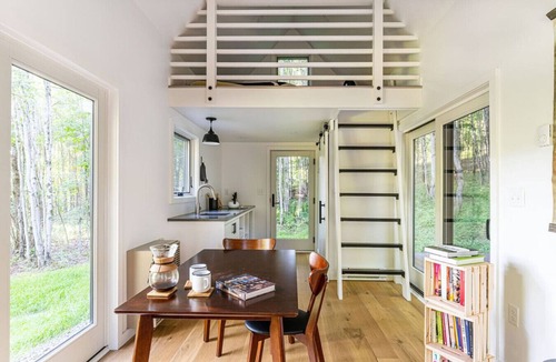 Bloomville House | Chic Tiny House Hideaway | Peaceful Country Retreat