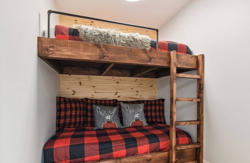 Sainte-Ann-des-Lacs Ski Chalet | Chic Tipi & Spa / Pool table -10 min Saint-Sauveur Village