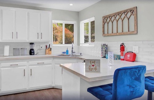 Circle Area Villa | Chic Townhome Private Pool Sleeps 8+