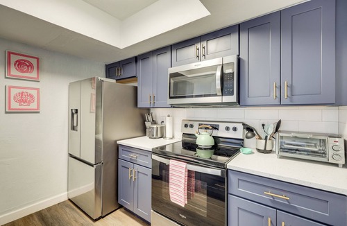 North Beach House | Chic Townhouse w/Hot Tub, 4 Mi to Atlantic Beach!