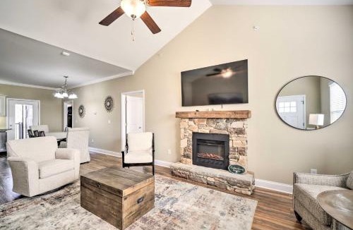Townsend House | Chic Townsend Condo w/Saltwater Pool!