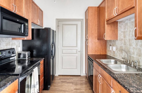 Triangle State Apartment | Chic Triangle State 2BR w/ W/D, Gym, Pool & Onsite Retail, by Blueground