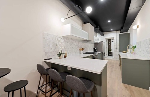 Smith Park House | Chic Ukrainian Village Home: 4 Bedrooms 2 Bath