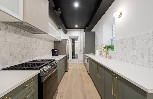 Smith Park House | Chic Ukrainian Village Home: 4 Bedrooms 2 Bath