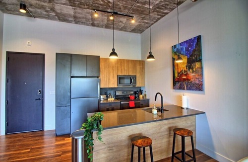 Midtown Hotel | Chic Ultramodern Loft Suite w/Designer Features